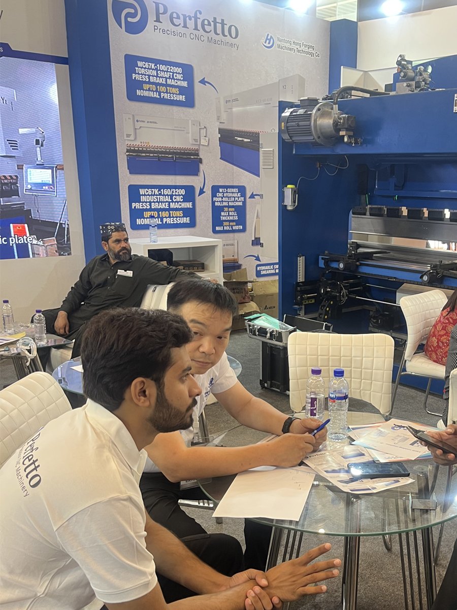Hong Forging exhibition customer meeting