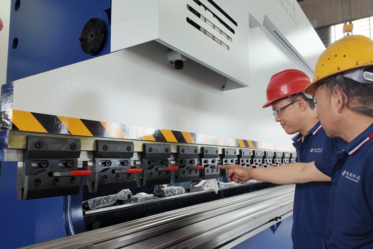 Hong Forging finished machine quality check