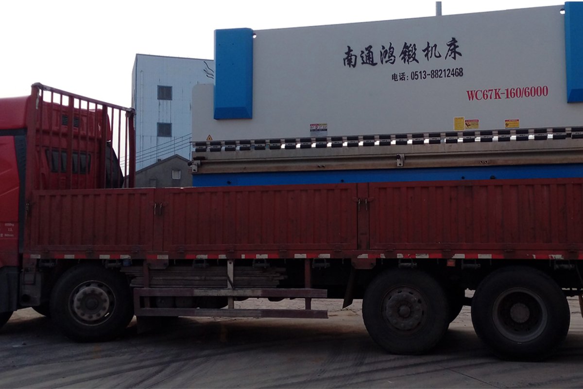 Hong Forging machine loading and delivery