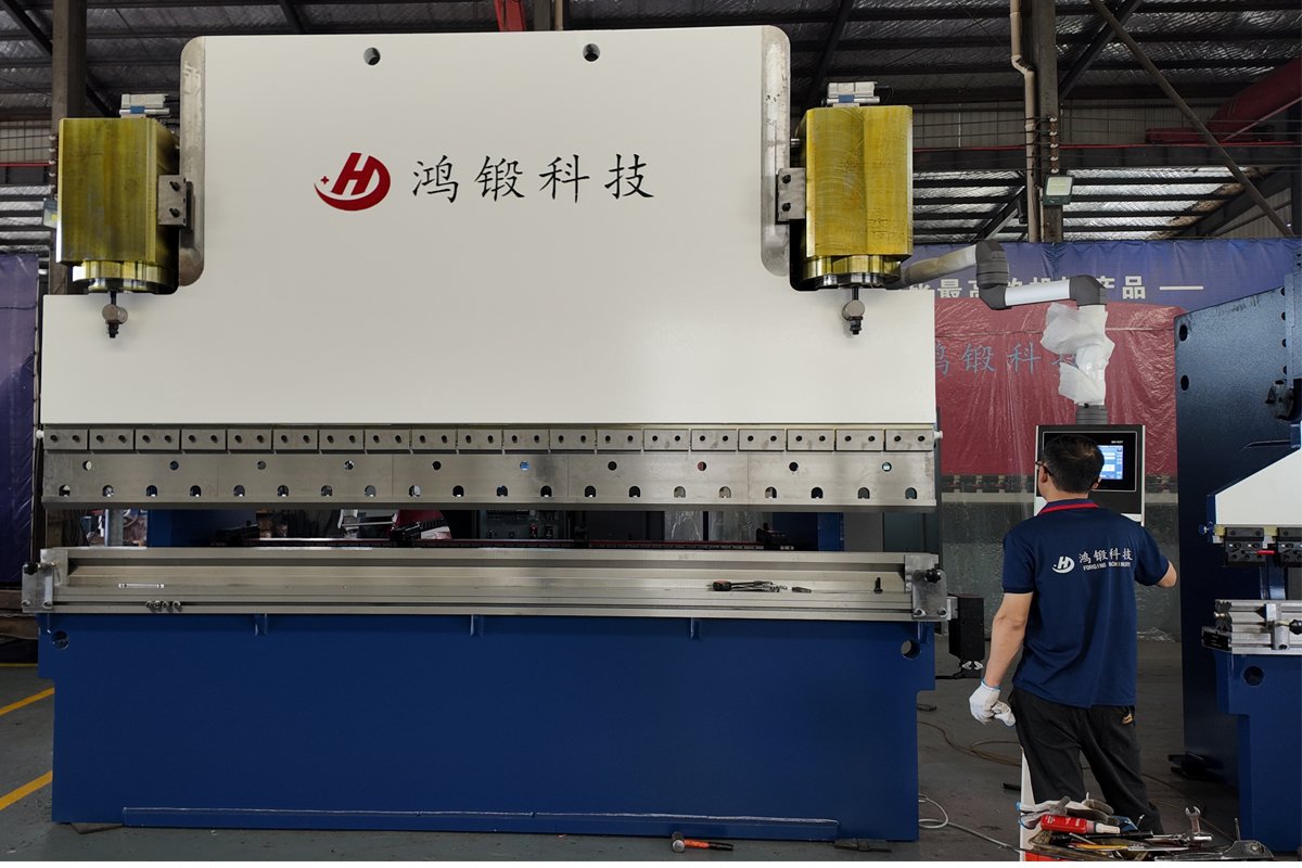 Hong Forging machine operation workshop