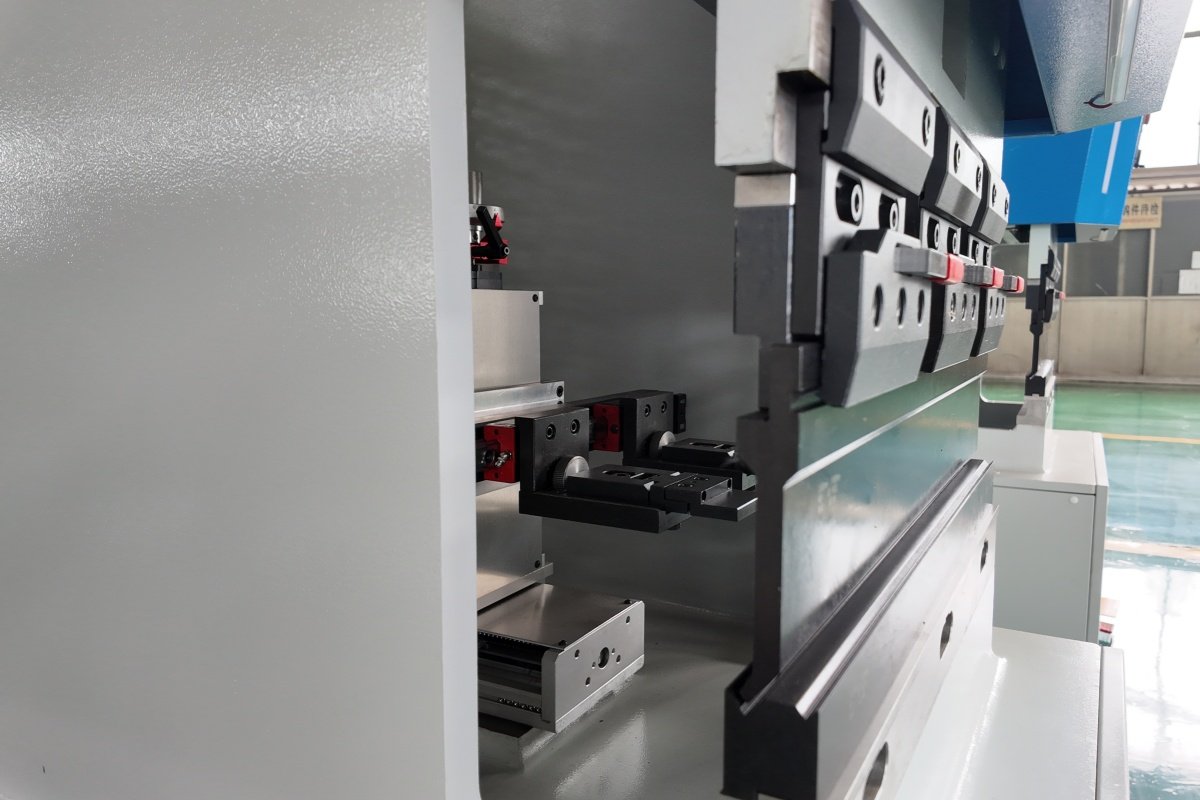 EP40-1000S electric press brake component detail