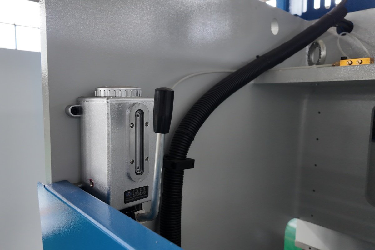 EP40-1000S electric press brake bending tooling detail