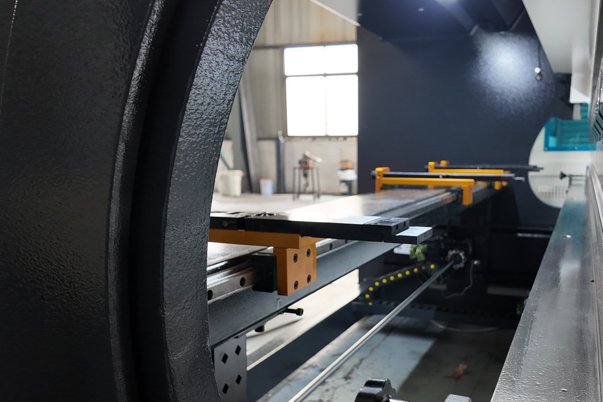 WE67K press brake hydraulic system detail