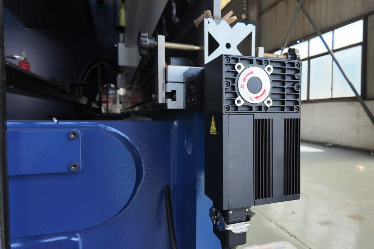 WE67K CNC Press Brake crowning system