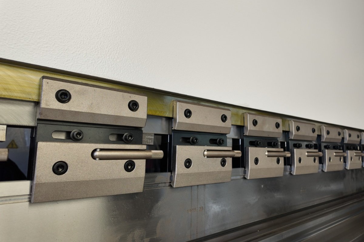 WE67K Press Brake tool clamp