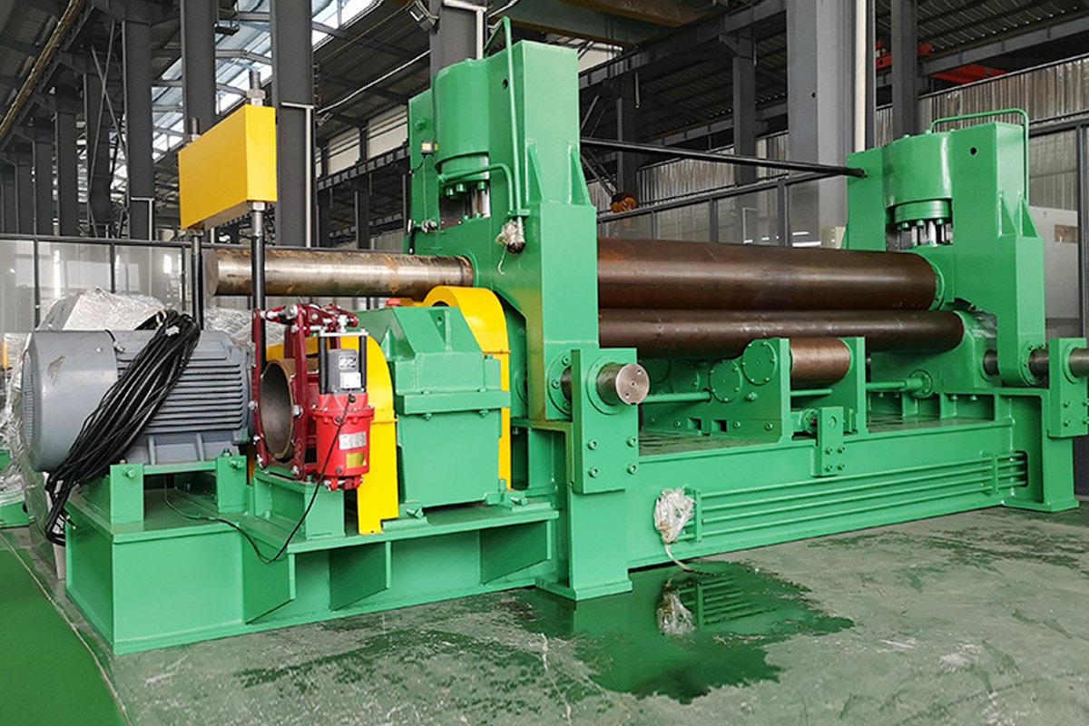 Main drive motor and reducer of hydraulic plate rolling machine