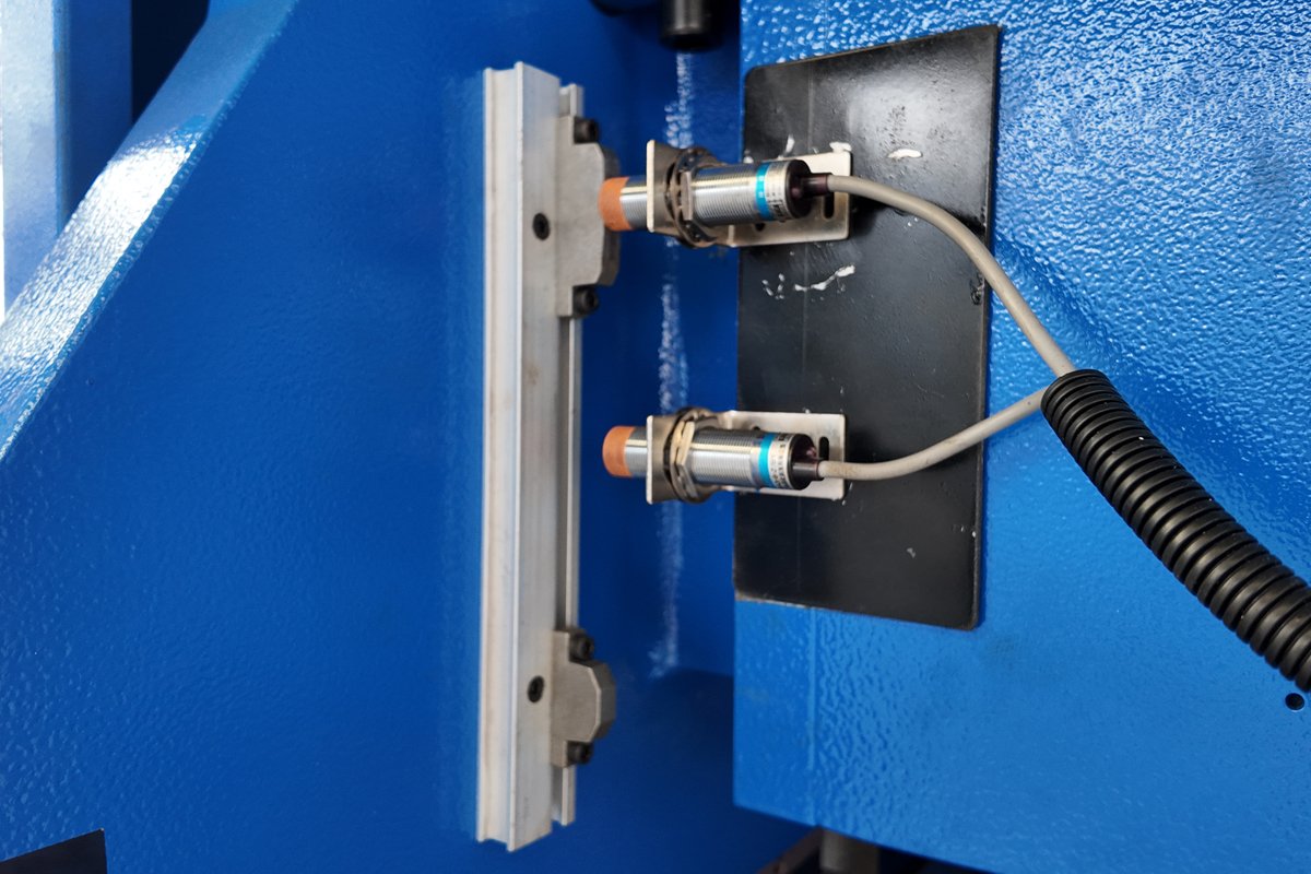 Ram Stroke Detection Proximity Sensor WC67K press brake ram stroke detection proximity sensor