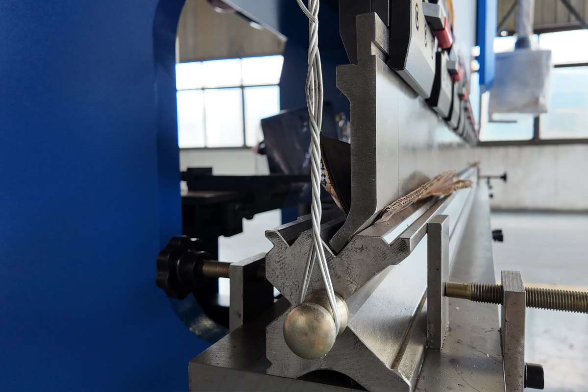 Upper Punch and Multi-V Lower Die WC67K upper punch and multi-V lower die side detail