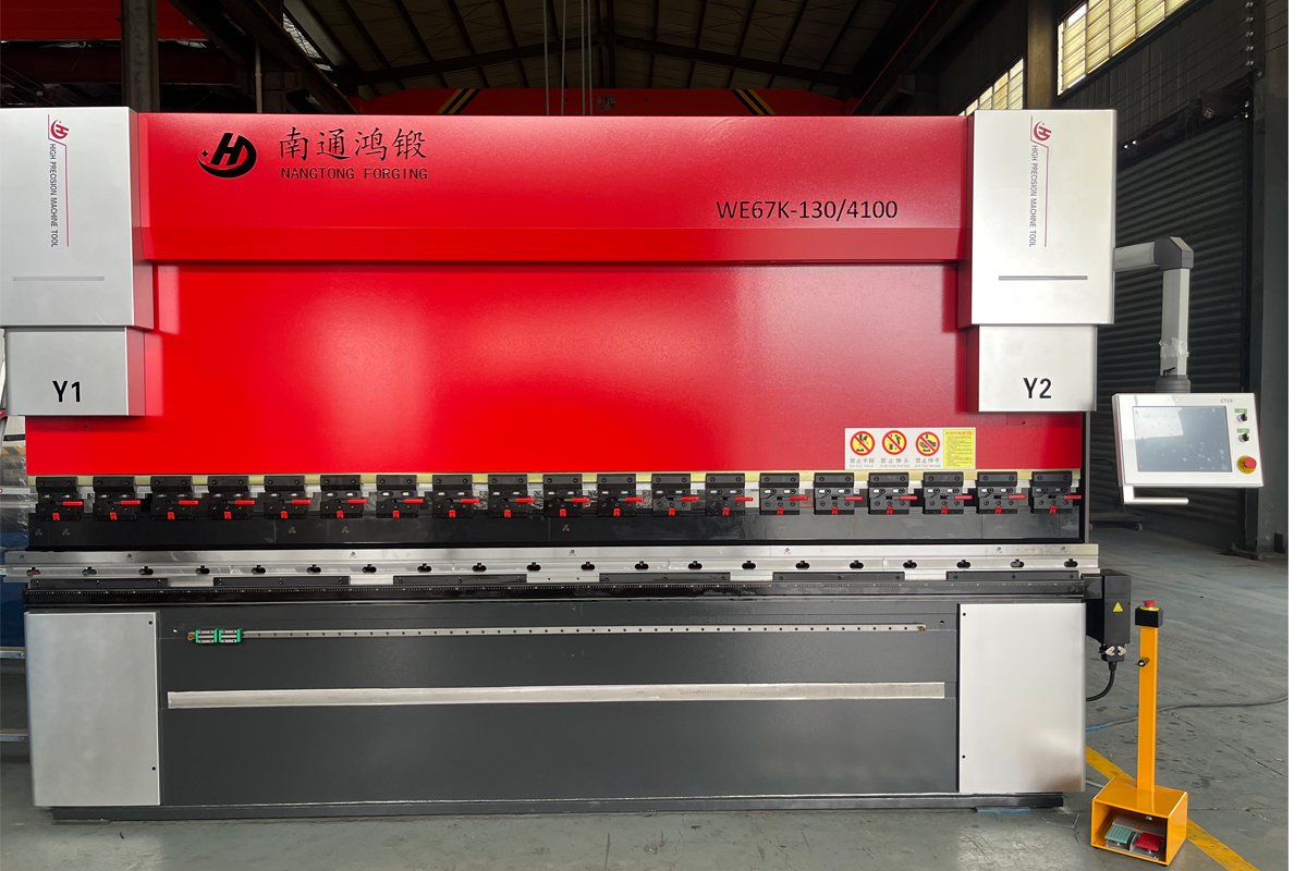 WE67K 130T 4100 CNC Hydraulic Press Brake Front View Front view of WE67K 130T 4100 CNC hydraulic press brake