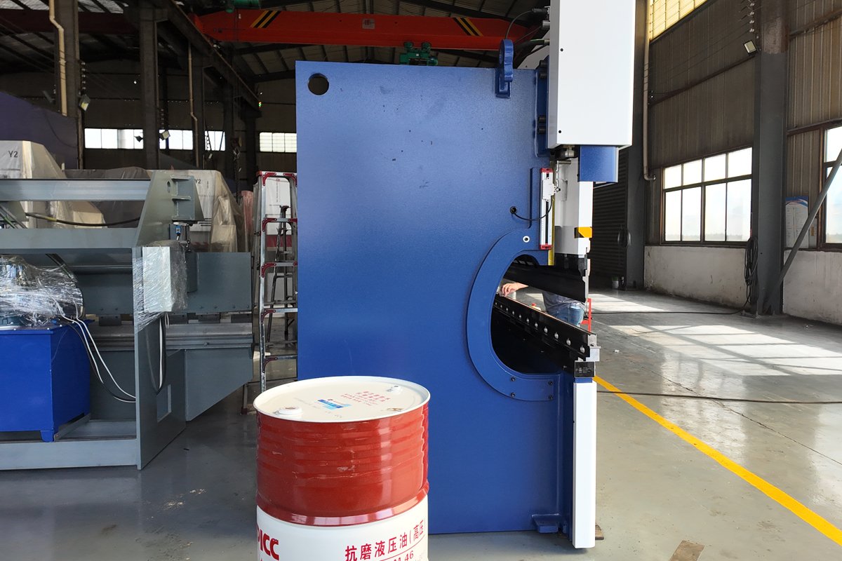 WE67K CNC Hydraulic Press Brake Side View