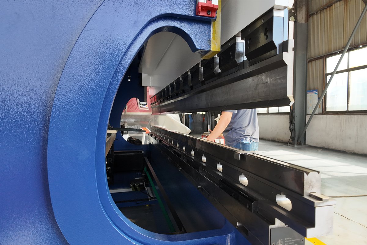 WE67K 130T CNC Press Brake Machine Detail