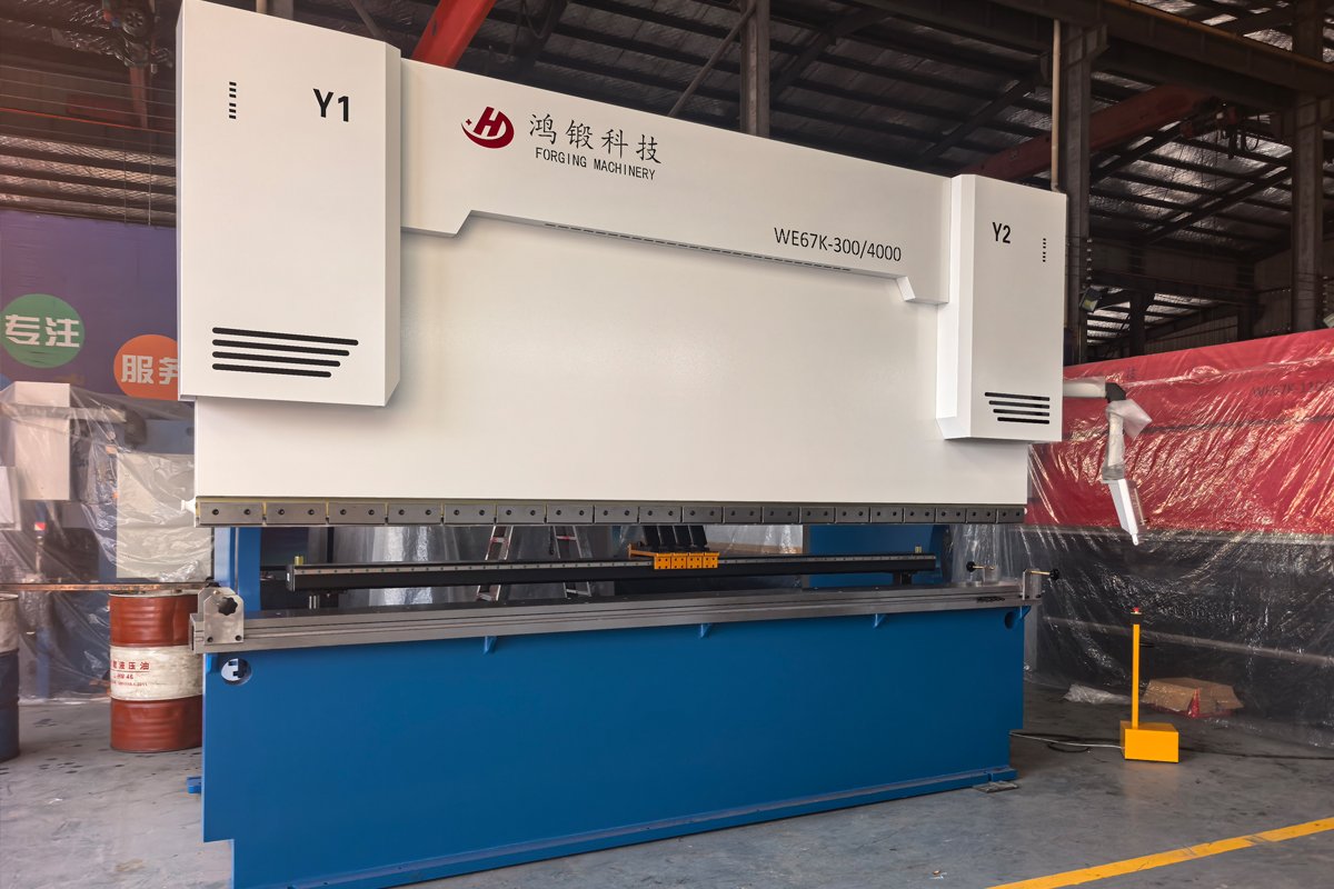 WE67K 300 Ton CNC Hydraulic Press Brake Front View WE67K 300T 3200 CNC press brake front view