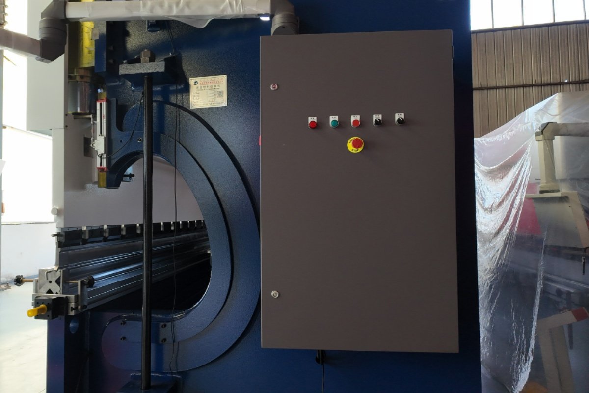 WE67K 500T 4000 CNC press brake machine side structure detail